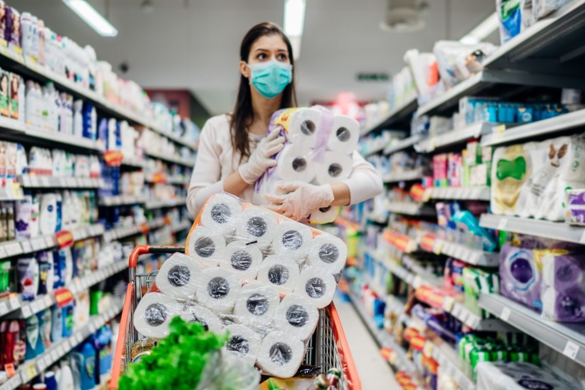 Image of a woman buying groceries in the COVID-19 Pandemic